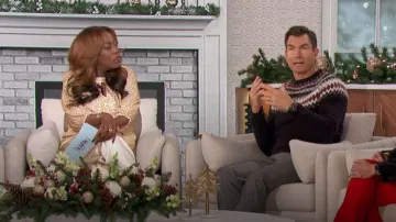 Vince Camuto Raglan Sleeve Top with Keyhole worn by Sheryl Underwood as seen in The Talk on December 6, 2023