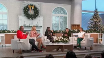 Nike Dunk High Sneakers in Plaid Black Red worn by Akbar Gbaja-Biamila as seen in The Talk on December 7, 2023