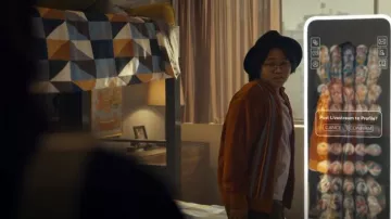Veste zippée en velours à rayures provençales Obey portée par Wes (Liam Diaz) dans Orphan Black : Echoes (S01E02)
