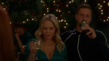 Collar de oro Leo de Brooklyn Designs usado por Jennie Garth (Jennie Garth) como se ve en BH90210 (S01E05)