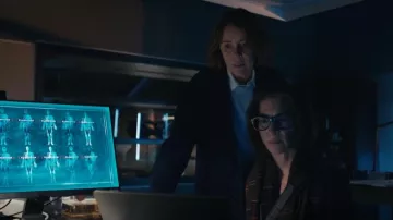 Abrigo de doble abotonado de Zara usado por Kira Manning (Keeley Hawes) como se ve en Orphan Black: Echoes (T01E10)