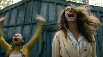 Cardigan Re/Done porté par Amanda Sandford (Julia Roberts) dans le film Leave the World Behind