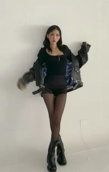 Courreges Logo-Embroidered Ribbed-Knit Bodysuit worn by Taeyeon on her Instagram  post on December 6, 2023