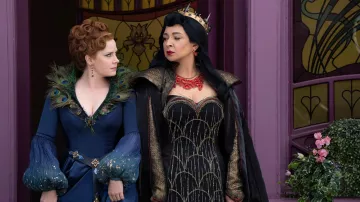 Vestido de pavo real usado por Giselle (Amy Adams) como se ve en Disenchanted