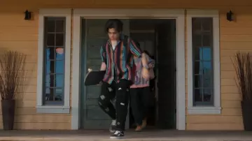 Zapatillas Vans Old Skool usadas por Lee Garcia (Myles Perez) como se ve en My Life with the Walter Boys (S01E01)