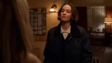 Blouson aviateur vintage porté par Casey Gardner (Brigette Lundy-Paine) comme on le voit dans Atypical (S04E01)