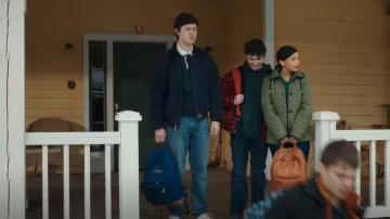 Mochila JanSport Right Pack usada por Danny Walter (Connor Stanhope) como se ve en My Life with the Walter Boys (S01E08)
