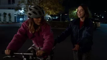 Nike Swoosh Fleece Jack­et worn by Izzie Taylor (Fivel Stewart) as seen in Atypical (S04E02)