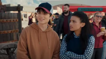 Sudadera con capucha de gran tamaño con diseño de Asos usada por Alex Walter (Ashby Gentry) como se ve en My Life with the Walter Boys (S01E03)