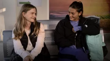 Nike Air Cropped Padded Synthetic Jacket worn by Izzie Taylor (Fivel Stewart) as seen in Atypical (S04E06)