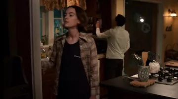 T-shirt Champion Heritage Boyfriend porté par Casey Gardner (Brigette Lundy-Paine) dans Atypical (S04E02)