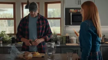 Camisa de franela Buck Camp para hombre de Legendary Whitetails usada por George (Marc Blucas) como se ve en My Life with the Walter Boys (T01E03)