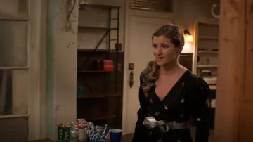 Minivestido de manga larga adornado con flores de Topshop usado por Paige Hardaway (Jenna Boyd) como se ve en Atypical (T04E03)