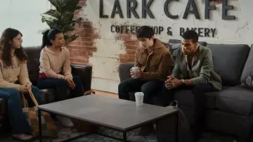 Veste en sergé American Eagle portée par Alex Walter (Ashby Gentry) comme on le voit dans Ma vie avec les Walter Boys (S01E07)