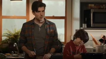 Mango Checked Flan­nel Shirt worn by Will Walter (Johnny Link) as seen in My Life with the Walter Boys (S01E07)