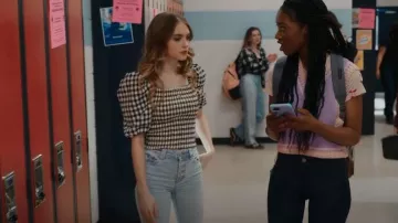 Steve Madden Llaves De La Blusa De Gingham Smocked Usado Por Paige (Madison Brydges) como se ve en Mi Vida con los Walter Boys (T01E07)