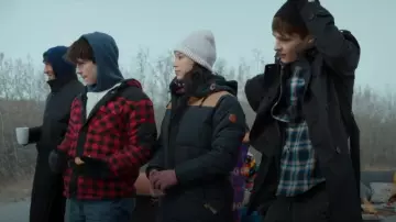 Chaqueta aislante Kamik usada por Kiley (Mya Lowe) como se ve en My Life with the Walter Boys (S01E05)