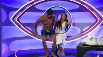 Motel Widya Car­go Mi­di Skirt In White worn by Ari Wilcoxson as seen in Big Brother (S15E14)