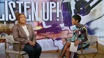 Blazer metálico de botonadura sencilla L'Agence Clementine usado por Sunny Anderson como se ve en Tamron Hall Show el 7 de diciembre de 2023