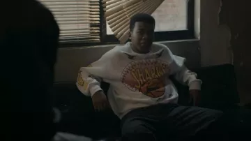 Nike Vintage Sweatshirt Camiseta para hombre usada por Kanan Stark (Mekai Curtis) como se ve en Power Book III: Raising Kanan (S03E01)