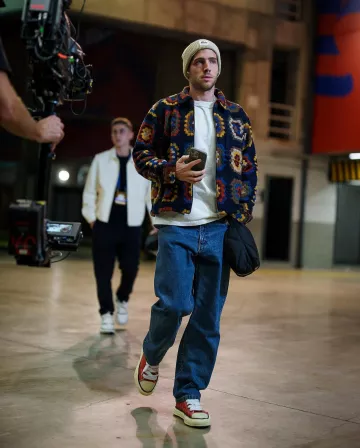 Aimé Leon Dore Beige Waffle Knit Beanie worn by Sergi Roberto on the Instagram account @sergiroberto