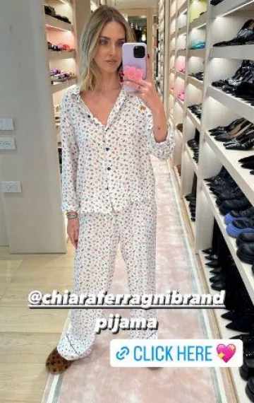 Funda de silicona para iPhone de Apple con Magsafe en lila utilizada por Chiara Ferragni en su publicación de Instagram Story el 6 de diciembre de 2023