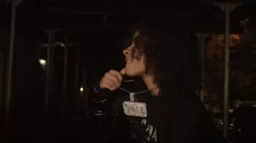 Moncler Noir 'Maya 70' Veste portée par DD Osama en 2 DEEP par DD Osama & Benzo B (Vidéo officielle)