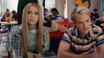 Rotate Birger Christensen Kim Snake Print Long Puff-Sleeve Mini Dress usado por Lexi Haddad-DeFabrizio (Josie Totah) como se ve en Salvados por la campana (T02E02)