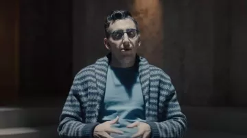 J crew Fair Isle Lambswool Cardigan usado por Oliver (Ryan J. Haddad) como se ve en Un asesinato en el fin del mundo (T01E05)