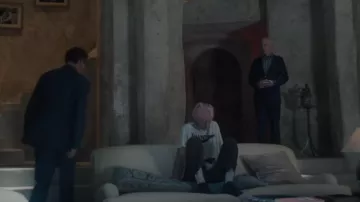 Zapatilla Reebok Freestyle Hi usada por Darby Hart (Emma Corrin) como se ve en Un asesinato en el fin del mundo (T01E05)