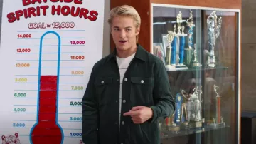 Chaqueta de sarga de algodón de H&M usada por Mac Morris (Mitchell Hoog) como se ve en Salvados por la campana (S02E07)