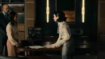 Maje Ivane Metal­lic Flo­ral Jacquard Sko­rt worn by as seen in The Fall of the House of Usher (S01E08)