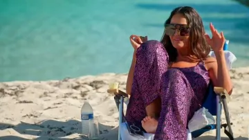 Maillot de bain Versace All-Over Logo-Print porté par Lisa Barlow comme on le voit dans The Real Housewives of Salt Lake City (S04E14)