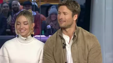 Chaqueta bomber Brioni Solid Suede usada por Glen Powell como se ve en Today el 11 de diciembre de 2023