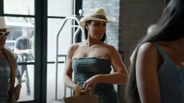 Moda Nova Dana Denim Maxi Vestido usado por Mia Thornton como se ve en The Real Housewives of Potomac (S08E06)