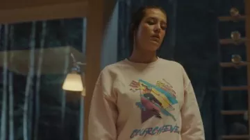 The pink Courchevel sweatshirt worn by Alex (Adèle Exarchopoulos) in the movie Thieves