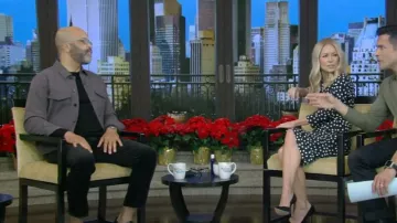 Theory River Stretch Neoteric Twill Trucker Jacket worn by Jeffrey Wright as seen in LIVE with Kelly and Mark on December 12, 2023