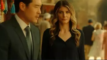 Chemise en soie essentielle portée par Addison Augustine (Caitlin Bassett) dans Quantum Leap (S02E08)