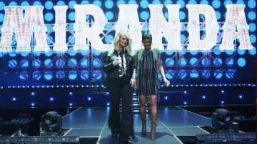 Robe All Saints Ilia Diamante portée par Tamron Hall vue dans Tamron Hall Show le 13 décembre 2023