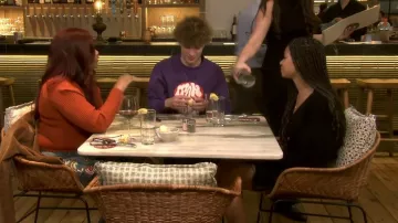 Moncler Wave Logo Crew Sweat usado por Jaid Thomas Nilon como se ve en The Real Housewives of Beverly Hills (T13E08)