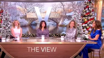 El pantalón de pierna ancha Sei usado por Alyssa Farah como se ve en The View el 13 de diciembre de 2023