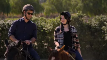 Rails Brando Chemise portée par Hayley Haller (Krista Warner) comme on le voit dans L’avocat Lincoln (S02E08)