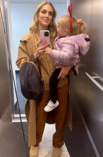 UGG Classic Ultra Mini Platform worn by Chiara Ferragni on her Instagram Story on December 14, 2023
