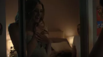 Camisole Abercrombie Noeud sur le devant portée par Sandra (Andrea Anders) comme on le voit dans Bookie (S01E05)