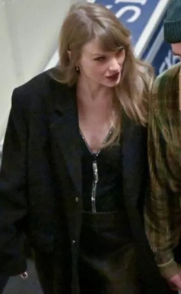 Gant Ab Tai­lored Coat worn by Taylor Swift at Kansas City Chiefs Vs Buffalo Bills Game post on December 10, 2023