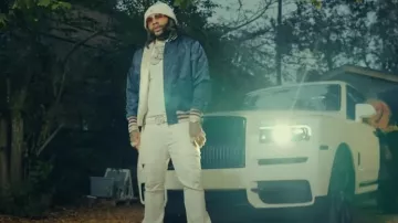 T-shirt Dior White CD Icon porté par Money Man en Gandhi (Vidéo officielle)