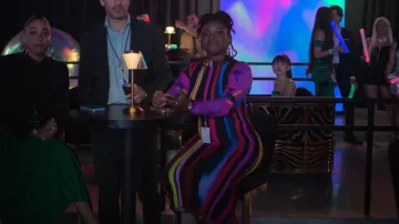 Vestido de punto de mujer Desigual de manga larga usado por Mia (Courtney Taylor) como se ve en Neon (S01E08)