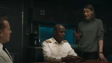Theory Chunky Pull long à col roulé gris foncé porté par Amy Silva (Suranne Jones) comme on le voit dans Vigil (S01E01)