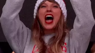 Gray Chiefs Sweatshirt worn by Taylor Swift at Gillette Stadium in Foxborough, Massachusetts to watch the Chiefs defeat the Patriots 27-17 on December 2023