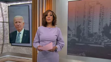 Chiara Boni La Petite Robe Carlyn Robe En Glycine portée par Gayle King comme on le voit dans CBS Mornings le 14 décembre 2023